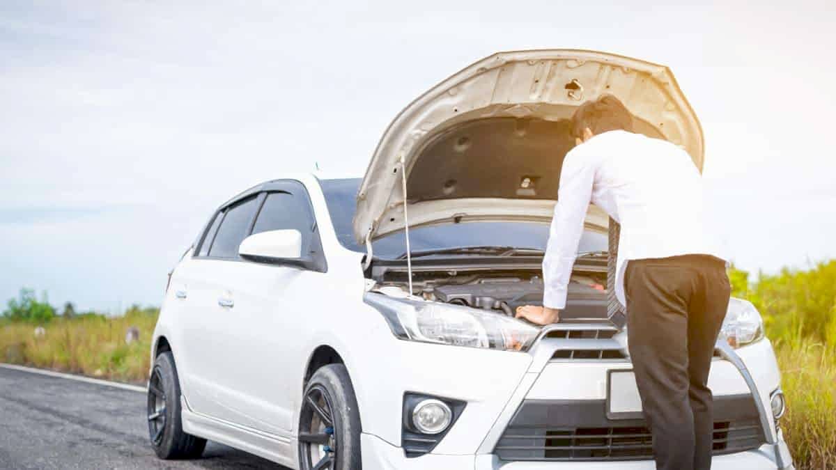 Araba hareket halindeyken neden elektrik keser?